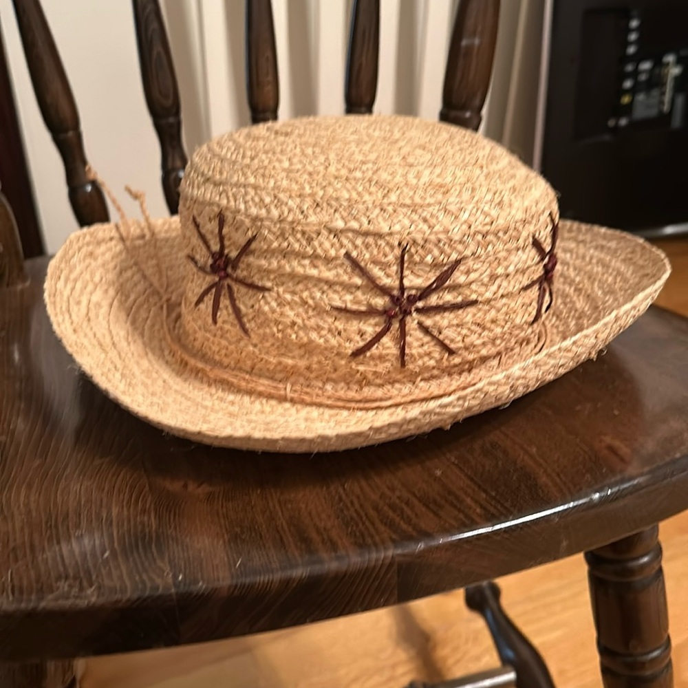 Straw hat with design